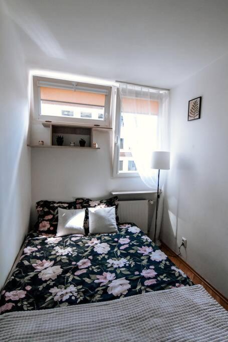 Przytulne Mieszkanie W Centrum Varsovia Exterior foto
